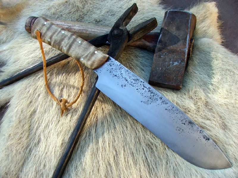 http://knives.free.fr/documents/1f3c57f5b36636282657132925a24ea3.jpg