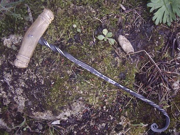 http://knives.free.fr/documents/53b7f3a1a6259257ace92cb4bccaa32a.jpg