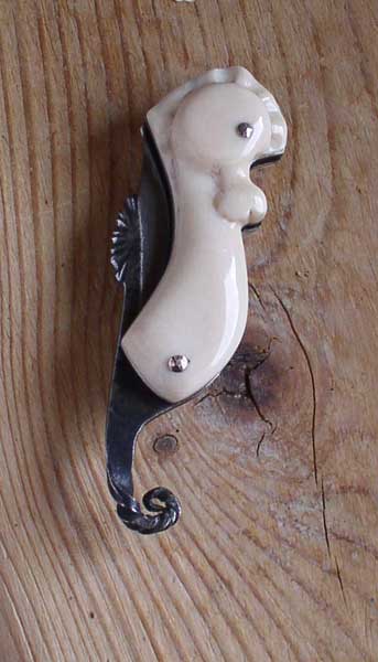 http://knives.free.fr/documents/86bf6e4d392e31f8e39ce48060db436d.jpg