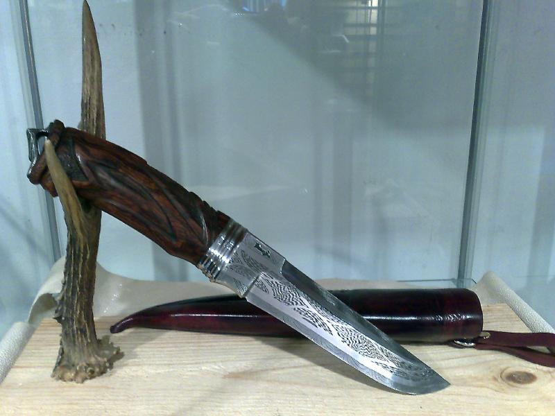 http://knives.free.fr/documents/8c2351c4a04c6b8bc2727e9725a324c7.jpg