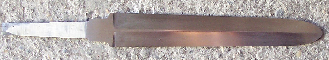 http://knives.free.fr/documents/9e9586e9e2e16f6a8b6e56b766e42512.jpg