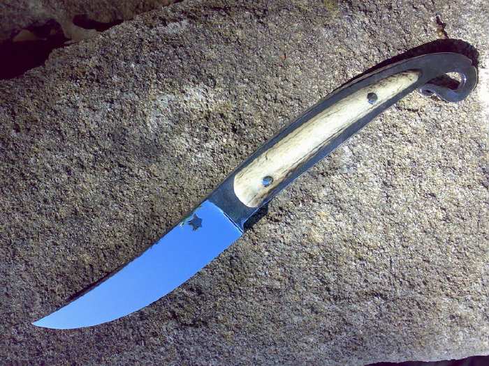 http://knives.free.fr/documents/bc81af2fb3c929a6694ea69f642ecfc0.jpg
